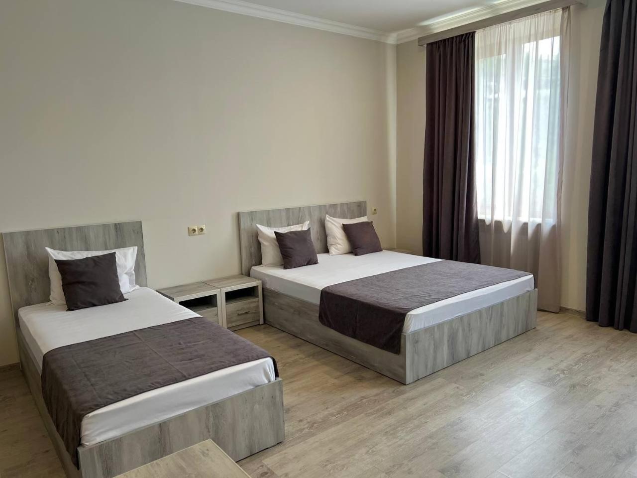 Hotel Menua Yerevan Exterior foto