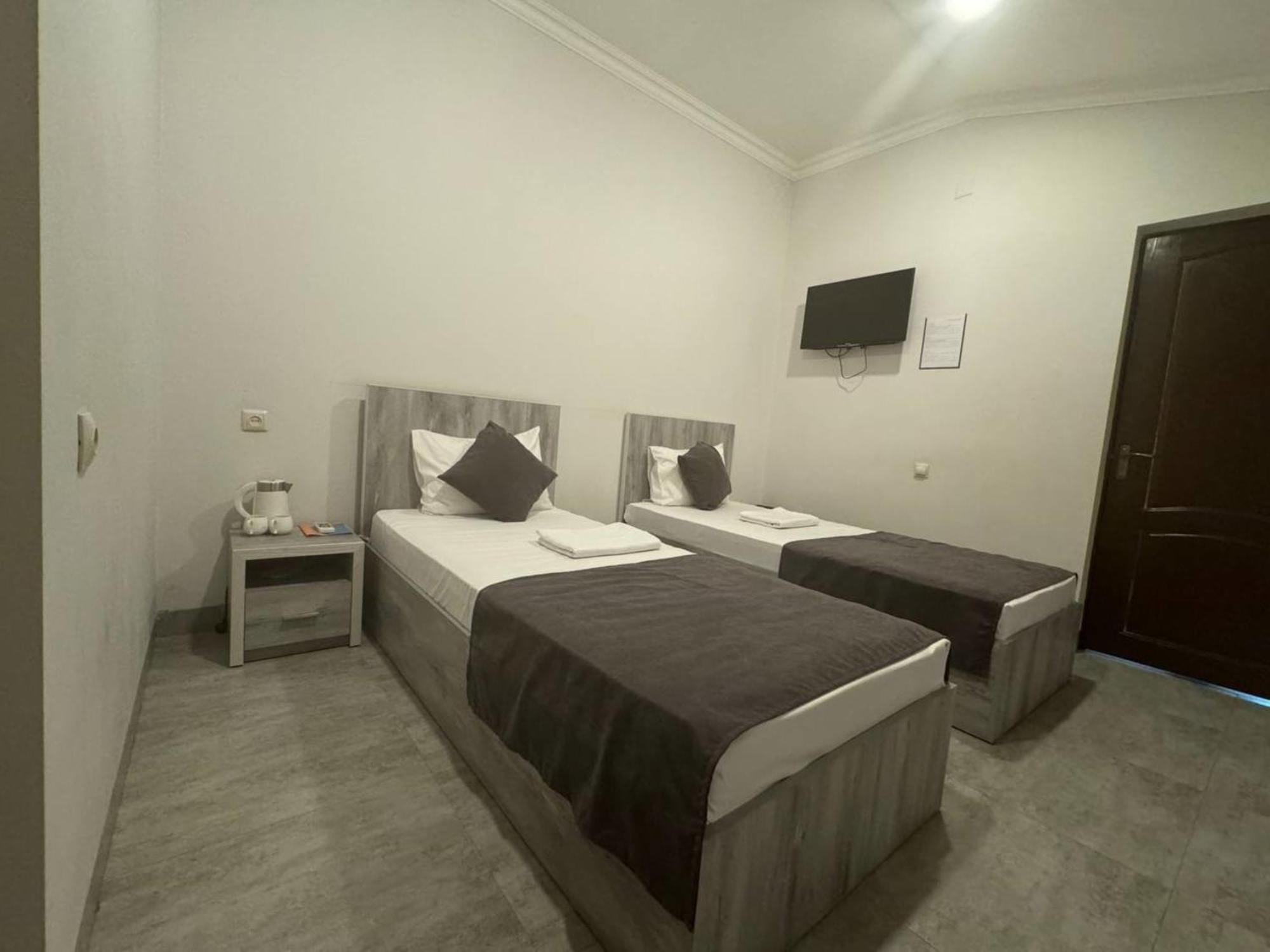 Hotel Menua Yerevan Exterior foto