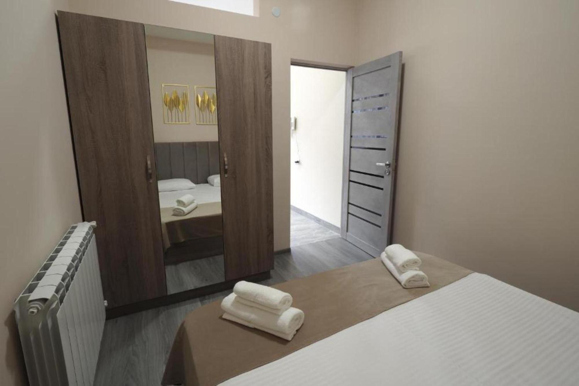 Hotel Menua Yerevan Quarto foto