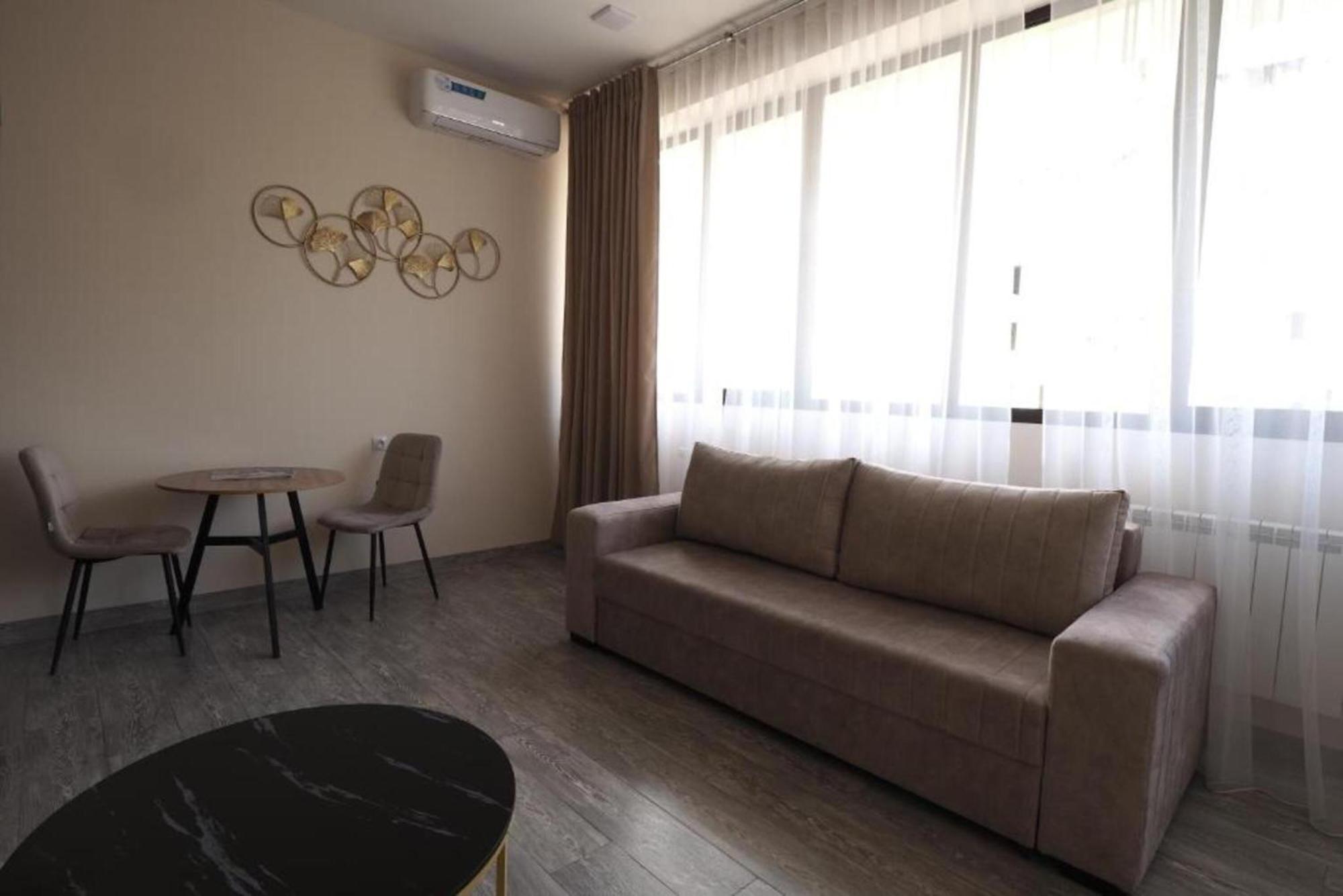 Hotel Menua Yerevan Quarto foto
