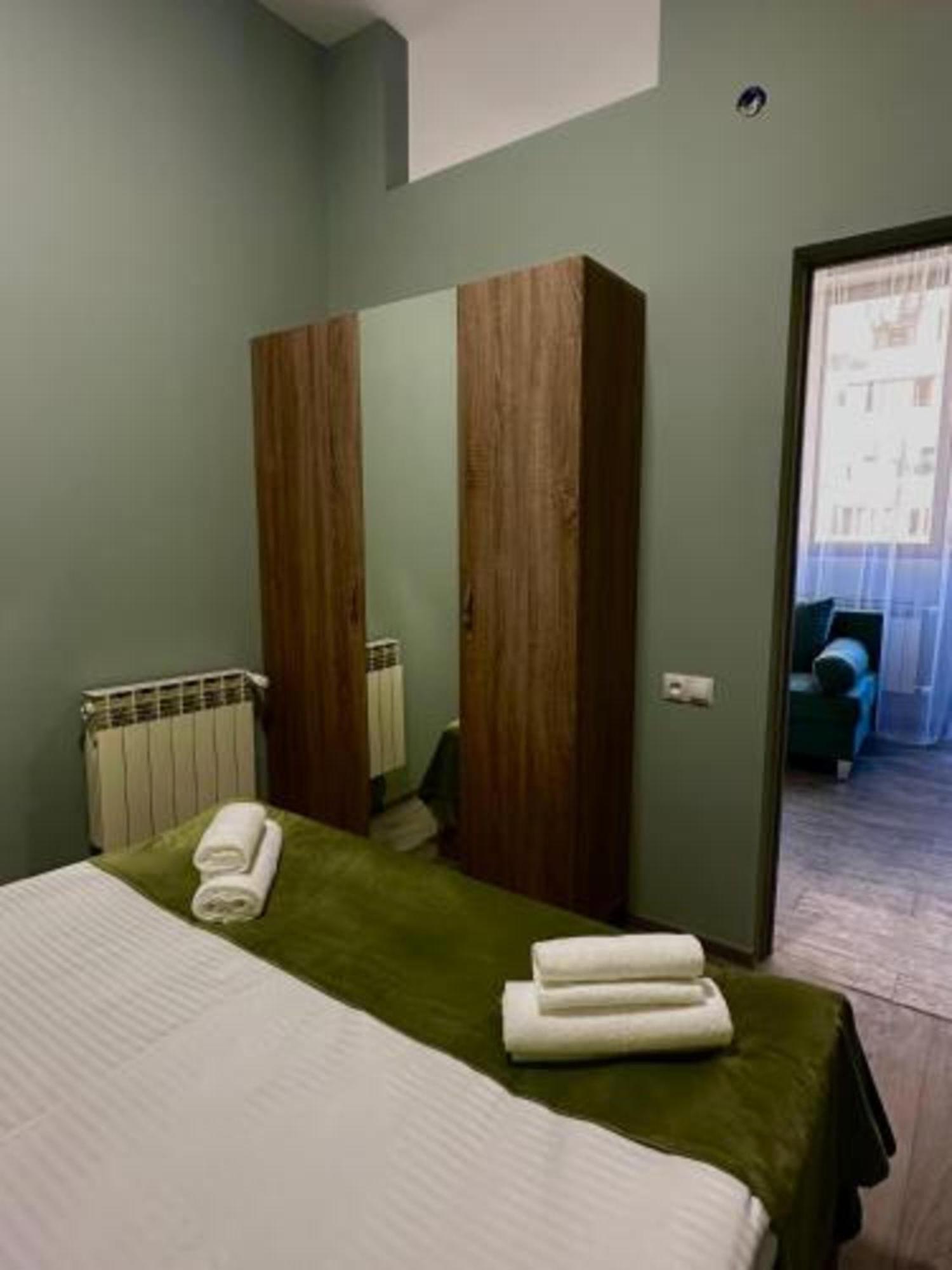 Hotel Menua Yerevan Quarto foto
