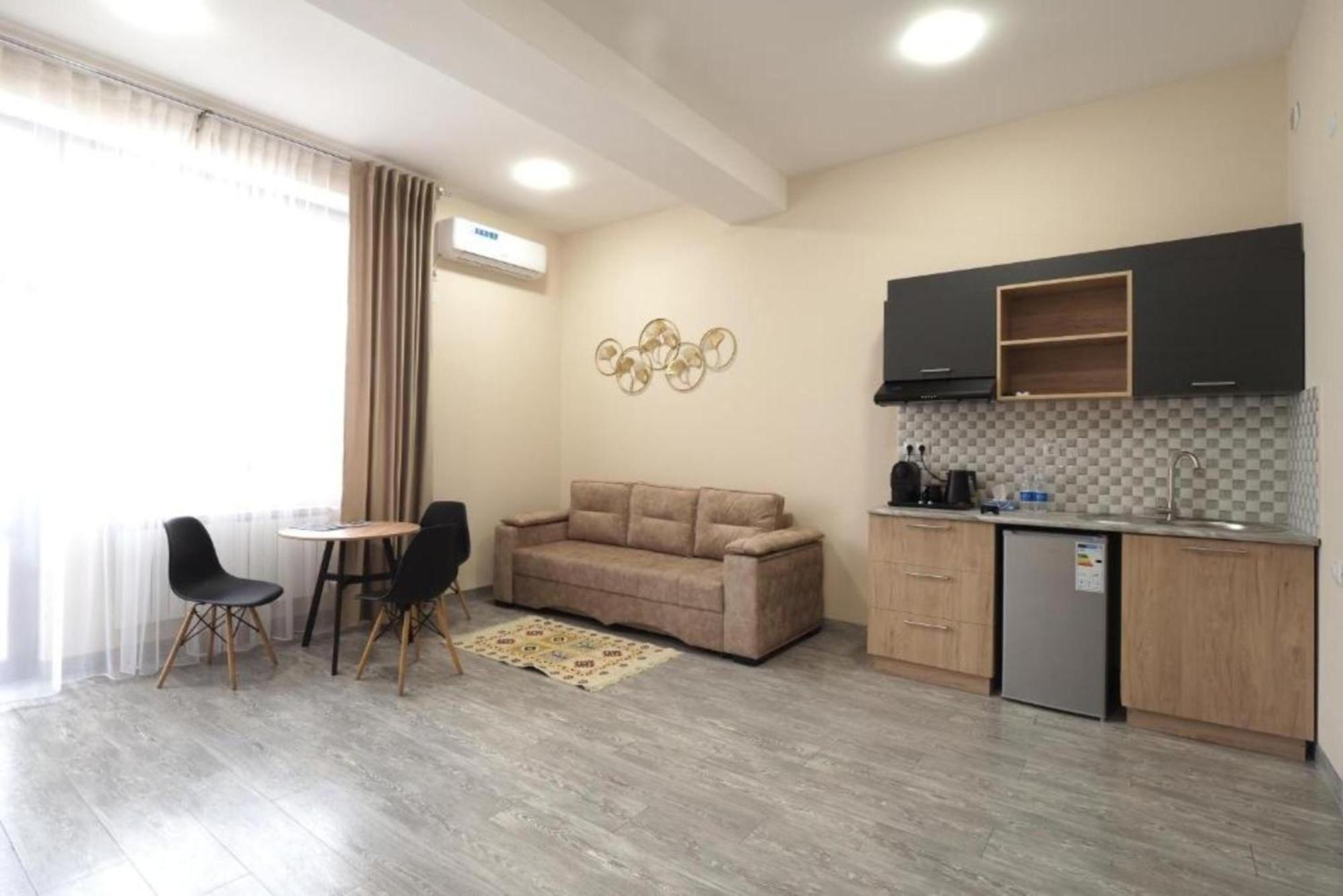 Hotel Menua Yerevan Quarto foto