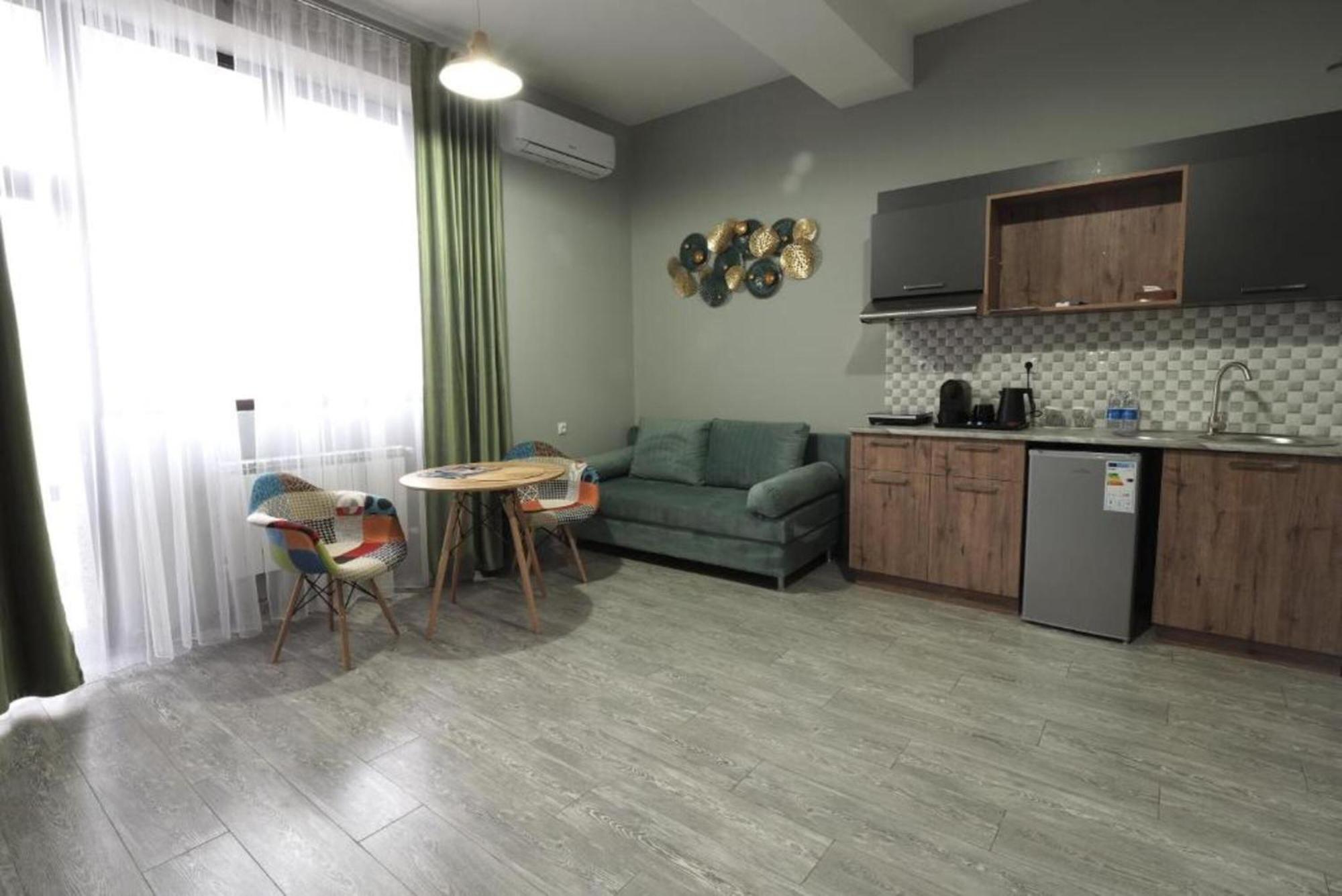 Hotel Menua Yerevan Quarto foto